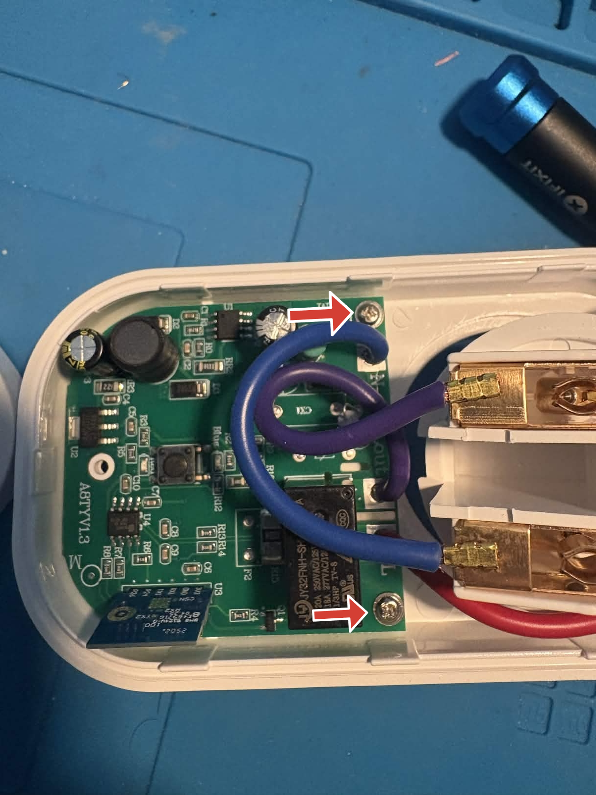 Plug inner screws
